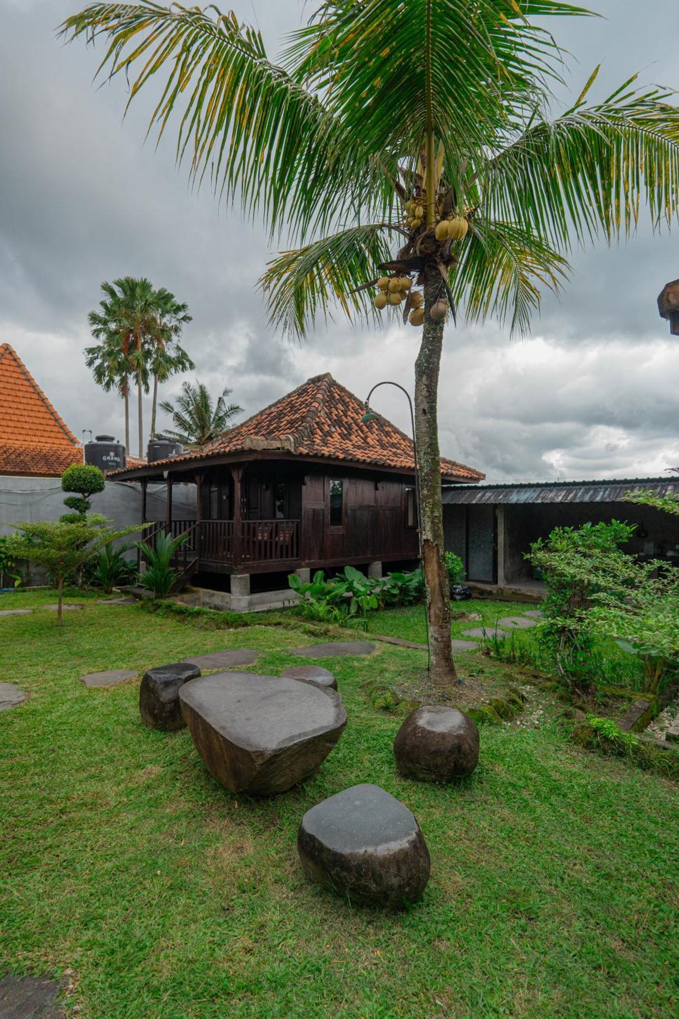 Gasthuis Pemulan House *